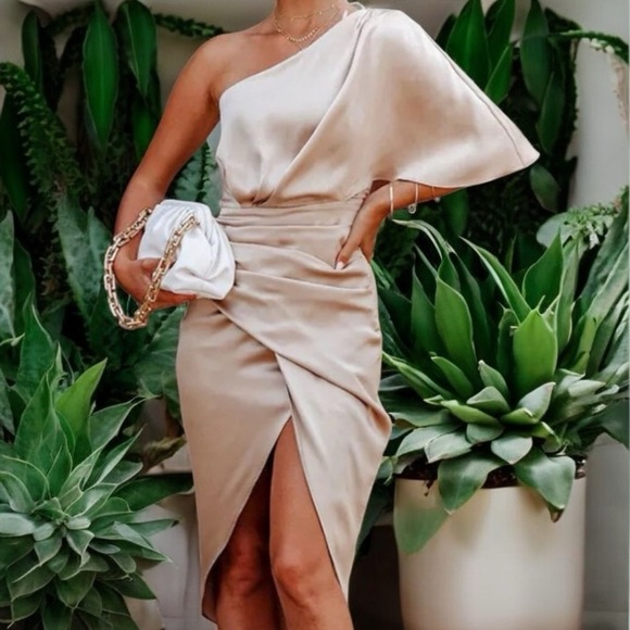 NWT CUPSHE One Shoulder Ruched Side  Hidden Zipper Dress Size Medium - Picture 1 of 3